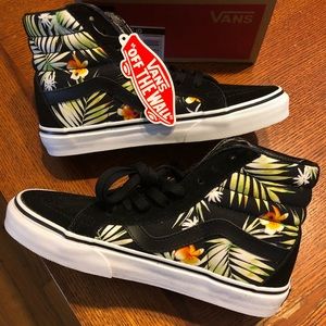 New in Box Vans Skate Hi Top Hawaiian Floral Suede
